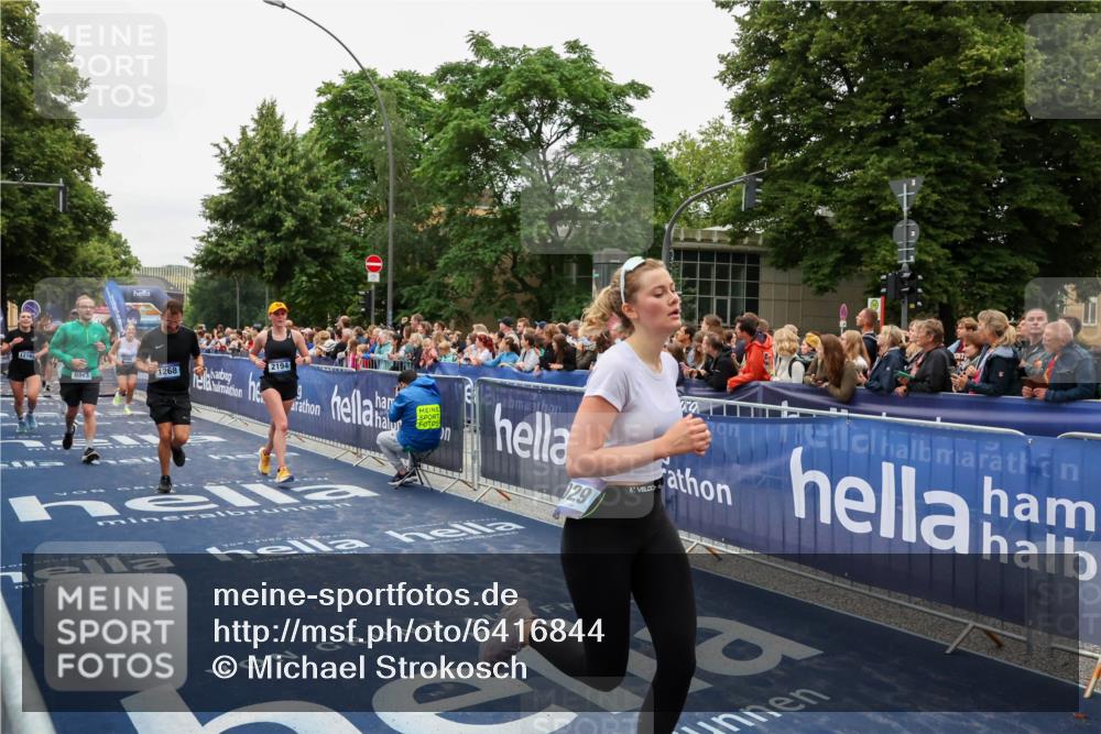 30.06.2024 - hella hamburg halbmarathon Michael Strokosch http://msf.ph/oto/6416844 30.06.2024 11:11:50 Ziel 502, 521, 1268, 2194, 2817, 4471, 6414, 6513, 8029, 9698, 9951, 10445, 12167, 13225 meine-sportfotos.de