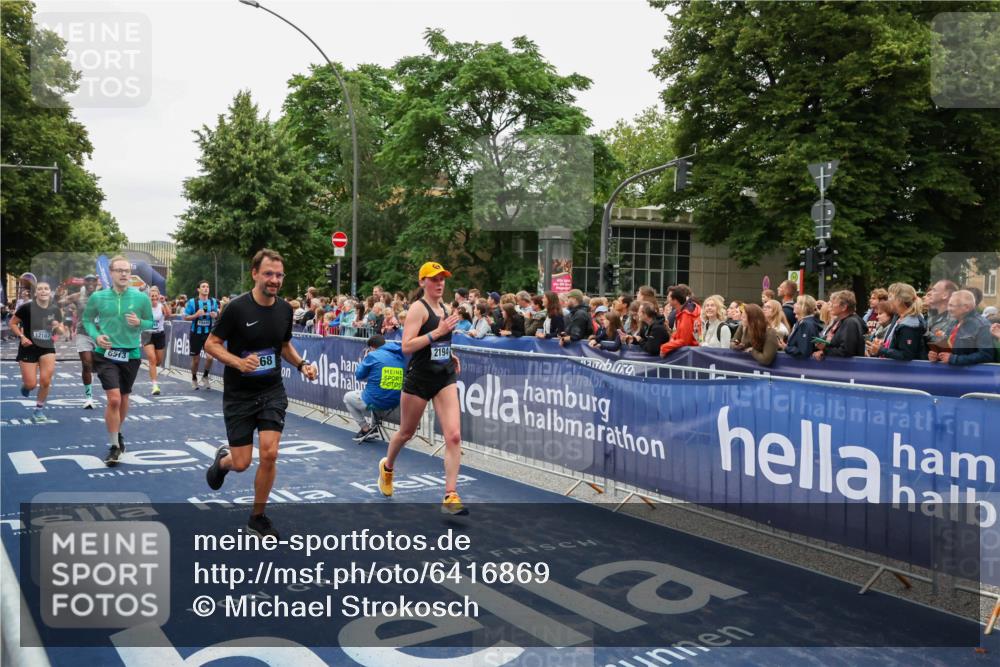 30.06.2024 - hella hamburg halbmarathon Michael Strokosch http://msf.ph/oto/6416869 30.06.2024 11:11:51 Ziel 1268, 2194, 2817, 4471, 6414, 6513, 8029, 9698, 9892, 9951, 10445, 12167, 13225 meine-sportfotos.de