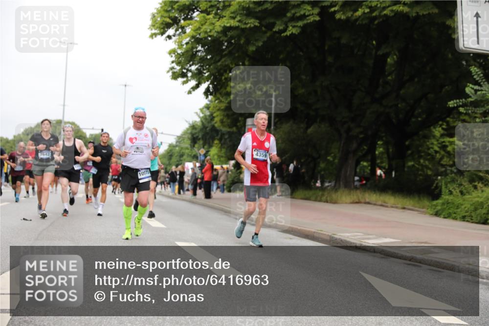30.06.2024 - hella hamburg halbmarathon Fuchs,  Jonas http://msf.ph/oto/6416963 30.06.2024 11:13:21 20KM 610, 1937, 2422, 2446, 2548, 2672, 3774, 4011, 4205, 4297, 4325, 4359, 6220, 6221, 6419, 6583, 7126, 7342, 7347, 7642, 8031, 8311, 8440, 8943, 9310, 9555, 10075, 10448, 10954, 11035, 11071, 11073, 11145, 11203, 11204, 11289, 11324, 11718, 13080, 13082, 13144, 13215, 13216, 13405, 13438 meine-sportfotos.de