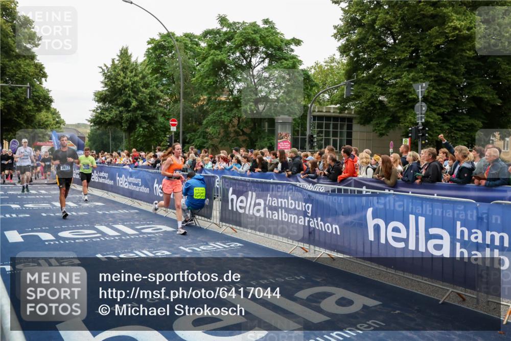 30.06.2024 - hella hamburg halbmarathon Michael Strokosch http://msf.ph/oto/6417044 30.06.2024 11:11:55 Ziel 2817, 4471, 6414, 6513, 7174, 8336, 9366, 9414, 9698, 9892, 10283, 10445, 10768, 11431, 11919, 12167 meine-sportfotos.de