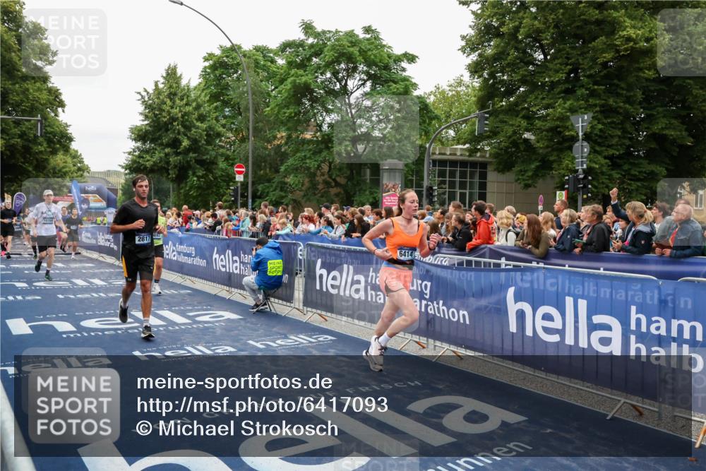 30.06.2024 - hella hamburg halbmarathon Michael Strokosch http://msf.ph/oto/6417093 30.06.2024 11:11:56 Ziel 2817, 4471, 6414, 7174, 8336, 9366, 9414, 9698, 9892, 10283, 10768, 10970, 11431, 11919, 12377 meine-sportfotos.de