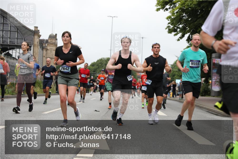 30.06.2024 - hella hamburg halbmarathon Fuchs,  Jonas http://msf.ph/oto/6417148 30.06.2024 11:13:23 20KM 610, 1937, 2422, 2446, 2548, 2672, 3774, 4011, 4205, 4297, 4325, 4359, 5263, 6220, 6221, 6419, 7126, 7342, 7347, 7642, 8031, 8311, 8440, 8943, 9163, 9310, 9555, 10075, 10448, 10954, 11035, 11071, 11073, 11145, 11203, 11204, 11324, 11718, 12159, 13080, 13082, 13144, 13215, 13216, 13405, 13438 meine-sportfotos.de