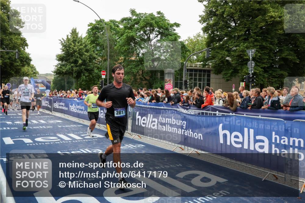 30.06.2024 - hella hamburg halbmarathon Michael Strokosch http://msf.ph/oto/6417179 30.06.2024 11:11:57 Ziel 2817, 4353, 6414, 6972, 7174, 8336, 9366, 9414, 9892, 10283, 10768, 10970, 11431, 11919, 12040, 12377 meine-sportfotos.de