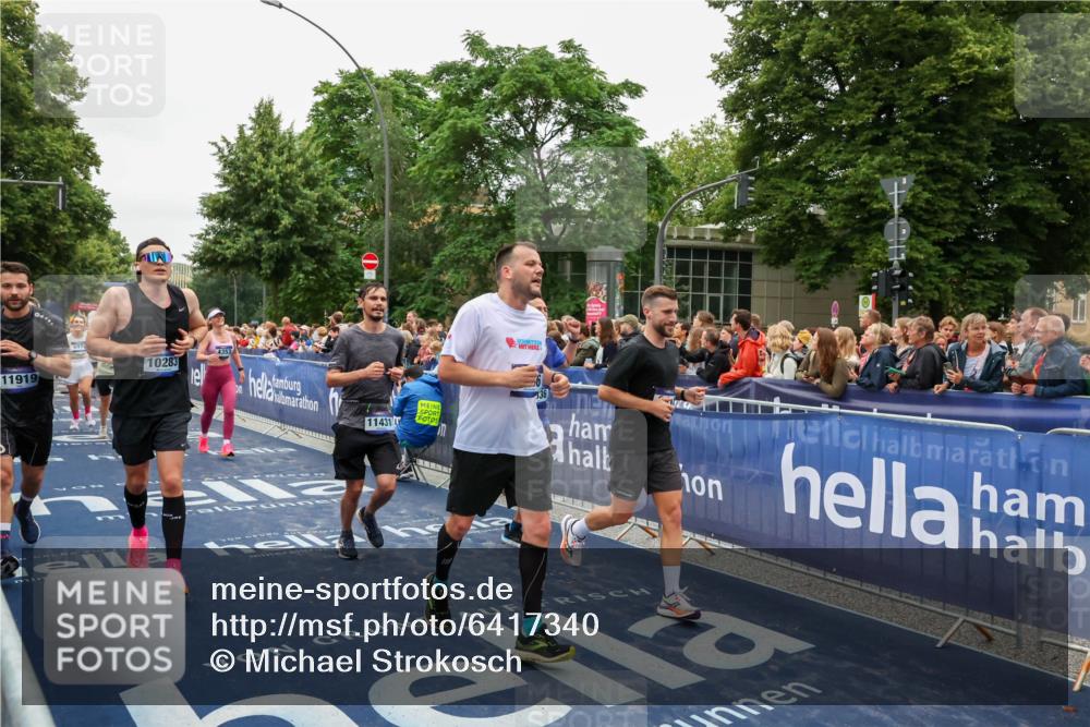 30.06.2024 - hella hamburg halbmarathon Michael Strokosch http://msf.ph/oto/6417340 30.06.2024 11:12:01 Ziel 2947, 4353, 6972, 7174, 8234, 8336, 9366, 9414, 9996, 10283, 10768, 10963, 10970, 11431, 11919, 12040, 12377 meine-sportfotos.de
