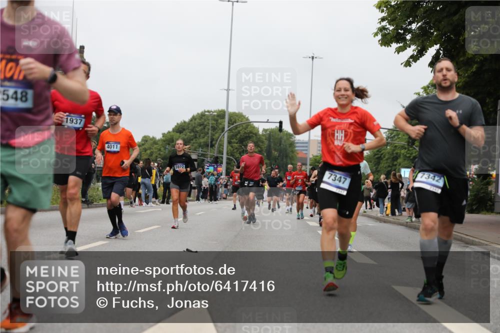 30.06.2024 - hella hamburg halbmarathon Fuchs,  Jonas http://msf.ph/oto/6417416 30.06.2024 11:13:25 20KM 556, 610, 1937, 2422, 2446, 2548, 2672, 3774, 4011, 4205, 4297, 4325, 4359, 5263, 6220, 6221, 6419, 7342, 7347, 7642, 8031, 8311, 8440, 8943, 9163, 9310, 9555, 10075, 10954, 11035, 11071, 11073, 11145, 11203, 11204, 11324, 11325, 11544, 11714, 11718, 12159, 13080, 13082, 13144, 13215, 13216, 13405, 13438 meine-sportfotos.de