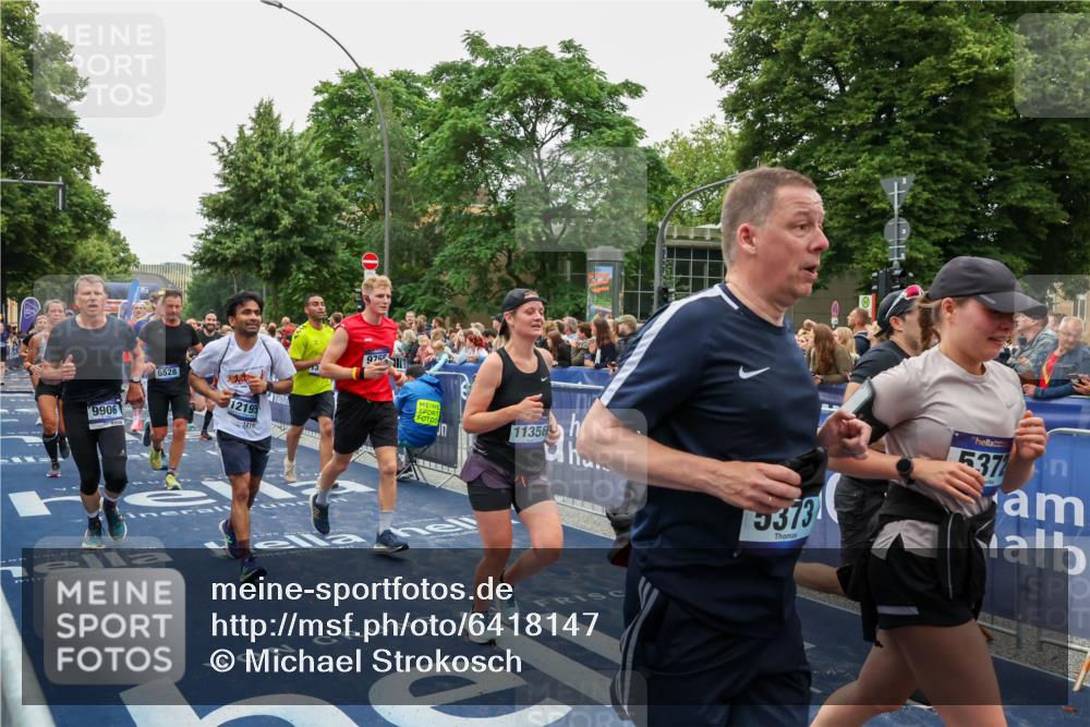 30.06.2024 - hella hamburg halbmarathon Michael Strokosch http://msf.ph/oto/6418147 30.06.2024 11:12:16 Ziel 1509, 4506, 4683, 5182, 5372, 5373, 5657, 5658, 6050, 6282, 6283, 6528, 7685, 7695, 8700, 9765, 9814, 9906, 10009, 10777, 11228, 11356, 11980, 12195, 12323, 12552, 13290 meine-sportfotos.de