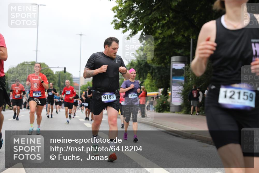 30.06.2024 - hella hamburg halbmarathon Fuchs,  Jonas http://msf.ph/oto/6418204 30.06.2024 11:13:31 20KM 556, 830, 1937, 2446, 2548, 2672, 3060, 3544, 3774, 4011, 4205, 4297, 4325, 4359, 4482, 4519, 5263, 5405, 5922, 6220, 6221, 7342, 7347, 7642, 8311, 8440, 9163, 9310, 9555, 10075, 11035, 11203, 11204, 11324, 11325, 11544, 11714, 11718, 11998, 12159, 12175, 13080, 13144, 13215, 13216 meine-sportfotos.de