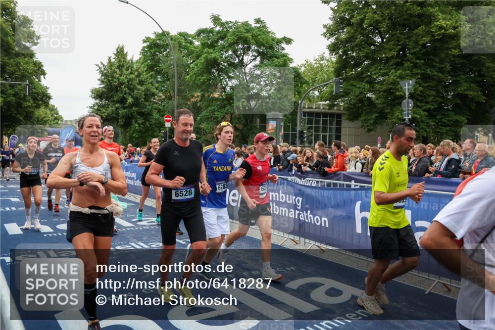 30.06.2024 - hella hamburg halbmarathon Michael Strokosch http://msf.ph/oto/6418287 30.06.2024 11:12:18 Ziel 1509, 5182, 5657, 5658, 6050, 6282, 6283, 6528, 6573, 7695, 9304, 9765, 9814, 9906, 10009, 11196, 11228, 11356, 11980, 12195, 12323, 12552, 13290 meine-sportfotos.de