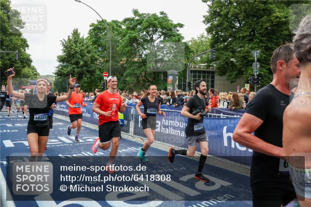 30.06.2024 - hella hamburg halbmarathon Michael Strokosch http://msf.ph/oto/6418308 30.06.2024 11:12:19 Ziel 1509, 2461, 4394, 5182, 5657, 5658, 6050, 6282, 6283, 6528, 6573, 7695, 9304, 9765, 9814, 9906, 10009, 11196, 11228, 11980, 12195, 12323, 12552 meine-sportfotos.de