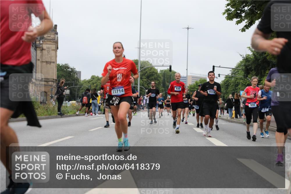 30.06.2024 - hella hamburg halbmarathon Fuchs,  Jonas http://msf.ph/oto/6418379 30.06.2024 11:13:32 20KM 556, 830, 1937, 2446, 2548, 2672, 2833, 3060, 3544, 3774, 4011, 4205, 4297, 4359, 4482, 4519, 5263, 5405, 5922, 6220, 6221, 7342, 7347, 7642, 8311, 8440, 9163, 9310, 9555, 10075, 11035, 11203, 11204, 11324, 11325, 11544, 11714, 11998, 12159, 12175, 13080, 13144, 13215, 13216 meine-sportfotos.de