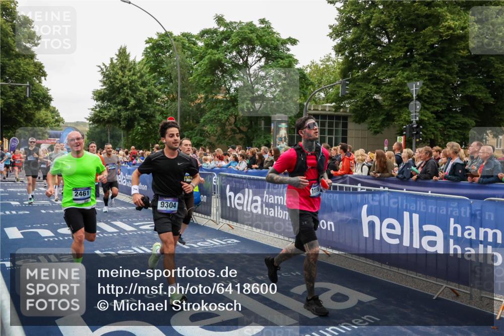 30.06.2024 - hella hamburg halbmarathon Michael Strokosch http://msf.ph/oto/6418600 30.06.2024 11:12:25 Ziel 655, 715, 1898, 2331, 2461, 2709, 4291, 4394, 4606, 6050, 6573, 7379, 9304, 9814, 9868, 10032, 11196, 12475 meine-sportfotos.de