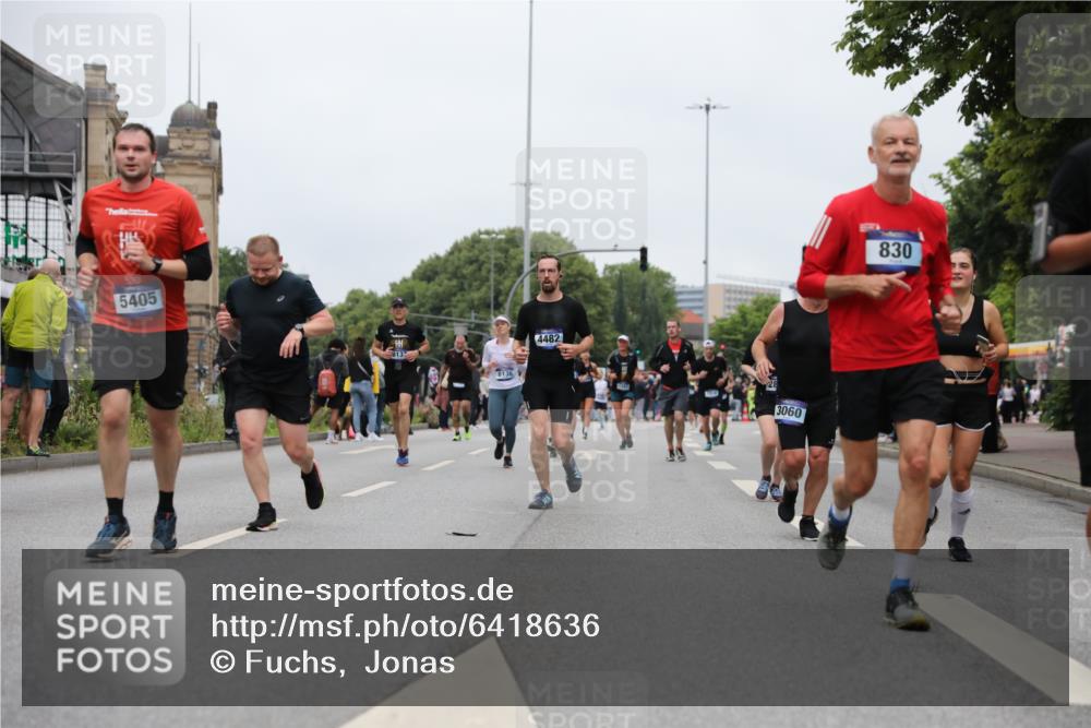 30.06.2024 - hella hamburg halbmarathon Fuchs,  Jonas http://msf.ph/oto/6418636 30.06.2024 11:13:35 20KM 556, 727, 830, 1397, 1937, 2446, 2548, 2672, 2833, 2984, 3060, 3544, 3774, 4011, 4297, 4359, 4482, 4519, 5263, 5405, 5922, 7342, 7347, 7642, 7818, 8136, 8137, 8311, 8440, 9163, 9537, 9555, 10075, 10171, 11035, 11069, 11203, 11204, 11324, 11325, 11544, 11714, 11998, 12159, 12175, 13080, 13144, 13215, 13216 meine-sportfotos.de