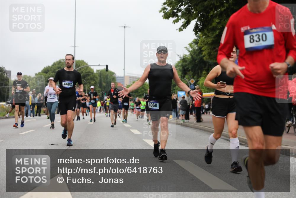 30.06.2024 - hella hamburg halbmarathon Fuchs,  Jonas http://msf.ph/oto/6418763 30.06.2024 11:13:36 20KM 556, 727, 830, 1397, 1937, 2446, 2548, 2672, 2833, 2984, 3060, 3544, 3774, 4011, 4297, 4359, 4482, 4519, 5263, 5405, 5922, 7342, 7347, 7642, 7818, 8136, 8137, 8311, 8440, 9163, 9537, 9555, 10075, 10171, 11035, 11069, 11203, 11204, 11324, 11325, 11544, 11714, 11998, 12061, 12159, 12175, 13080, 13144, 13215, 13216 meine-sportfotos.de
