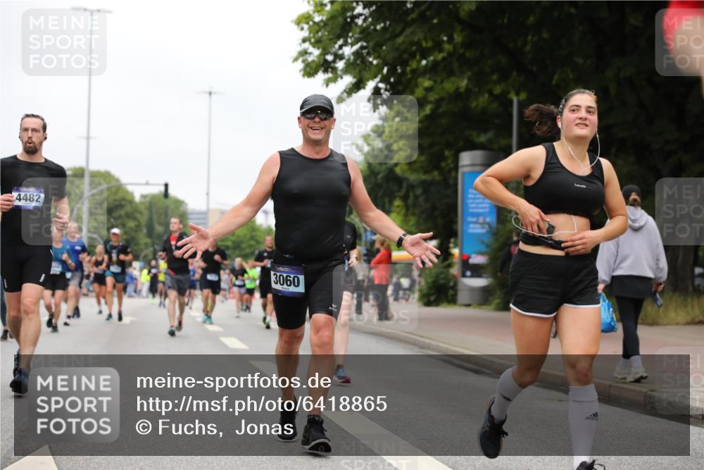 30.06.2024 - hella hamburg halbmarathon Fuchs,  Jonas http://msf.ph/oto/6418865 30.06.2024 11:13:37 20KM 556, 727, 830, 1397, 1937, 2446, 2548, 2833, 2984, 3060, 3544, 3774, 3828, 4011, 4297, 4359, 4482, 4519, 5263, 5405, 5922, 6758, 7342, 7347, 7642, 7818, 8136, 8137, 8311, 8440, 9163, 9537, 9555, 10075, 10171, 11035, 11069, 11203, 11204, 11325, 11544, 11714, 11998, 12061, 12159, 12175, 12246, 13080, 13144, 13215, 13216 meine-sportfotos.de