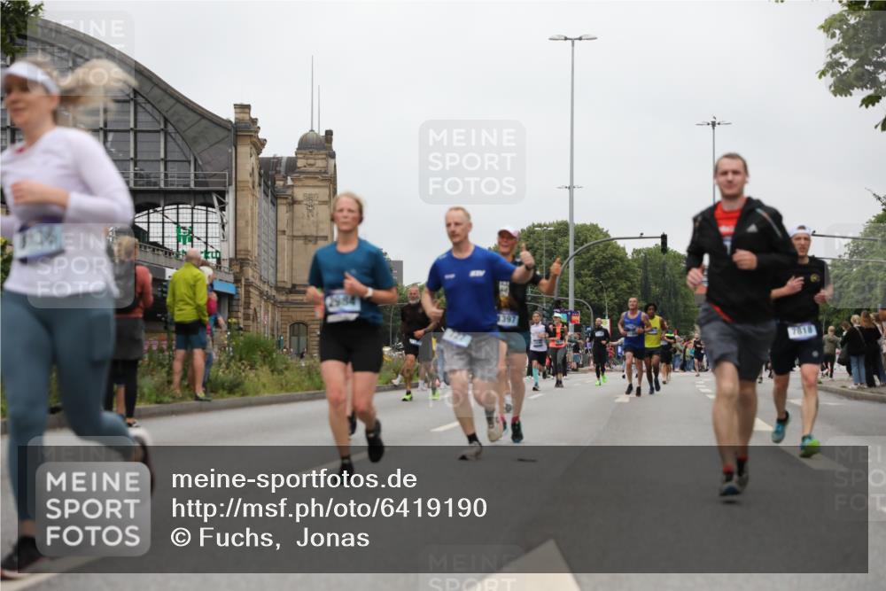 30.06.2024 - hella hamburg halbmarathon Fuchs,  Jonas http://msf.ph/oto/6419190 30.06.2024 11:13:41 20KM 556, 727, 830, 1397, 1937, 2446, 2833, 2984, 3060, 3544, 3774, 3828, 4011, 4297, 4482, 4519, 5263, 5405, 5922, 6711, 6758, 7342, 7347, 7818, 7842, 7844, 8136, 8137, 9163, 9537, 10171, 11035, 11069, 11203, 11204, 11325, 11544, 11714, 11984, 11998, 12061, 12159, 12175, 12246, 13144 meine-sportfotos.de