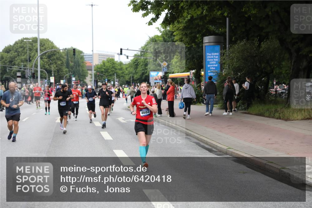 30.06.2024 - hella hamburg halbmarathon Fuchs,  Jonas http://msf.ph/oto/6420418 30.06.2024 11:14:00 20KM 1397, 2288, 2288, 2972, 3520, 3766, 3828, 4189, 4262, 4357, 4682, 4685, 6161, 6711, 6758, 6797, 7120, 7297, 7842, 7844, 8310, 9537, 10357, 10729, 11069, 11715, 11984, 12061, 12246, 12341, 12395, 13020 meine-sportfotos.de