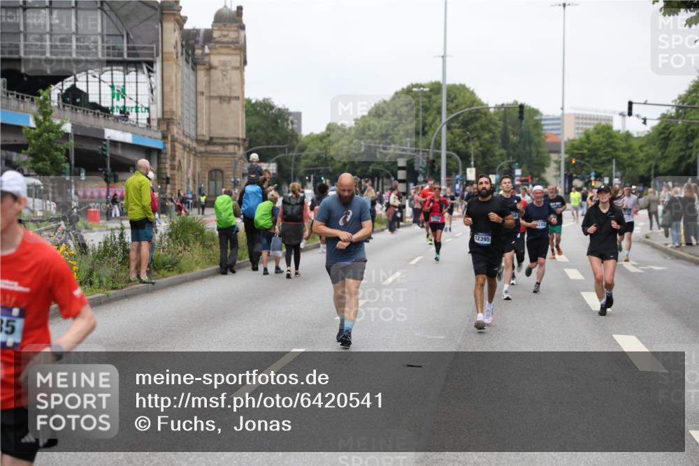 30.06.2024 - hella hamburg halbmarathon Fuchs,  Jonas http://msf.ph/oto/6420541 30.06.2024 11:14:02 20KM 2288, 2288, 2972, 3520, 3766, 3828, 4189, 4262, 4357, 4682, 4685, 5687, 6161, 6711, 6758, 6797, 7120, 7297, 7842, 7844, 8310, 9398, 10357, 10729, 11715, 11984, 12246, 12341, 12395, 13020 meine-sportfotos.de