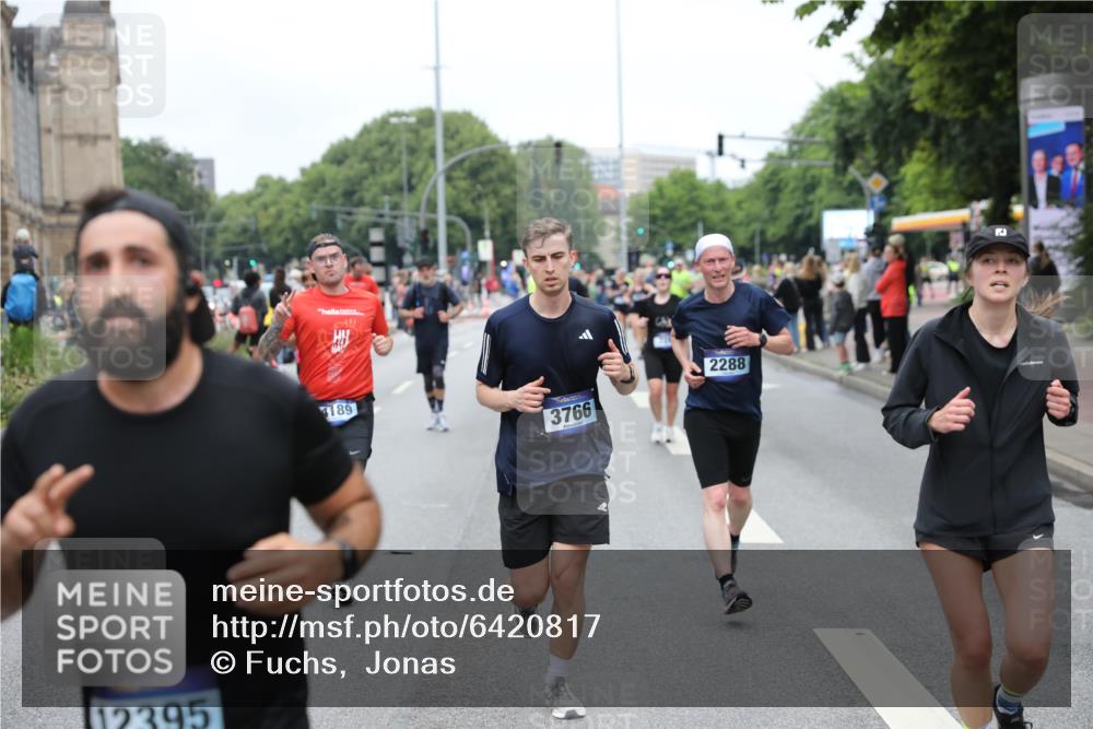 30.06.2024 - hella hamburg halbmarathon Fuchs,  Jonas http://msf.ph/oto/6420817 30.06.2024 11:14:06 20KM 2187, 2288, 2288, 2972, 3520, 3766, 4189, 4262, 4357, 4682, 4685, 4692, 5687, 6161, 6797, 7120, 7297, 7844, 8310, 9398, 10357, 10729, 11715, 12341, 12395, 13020 meine-sportfotos.de