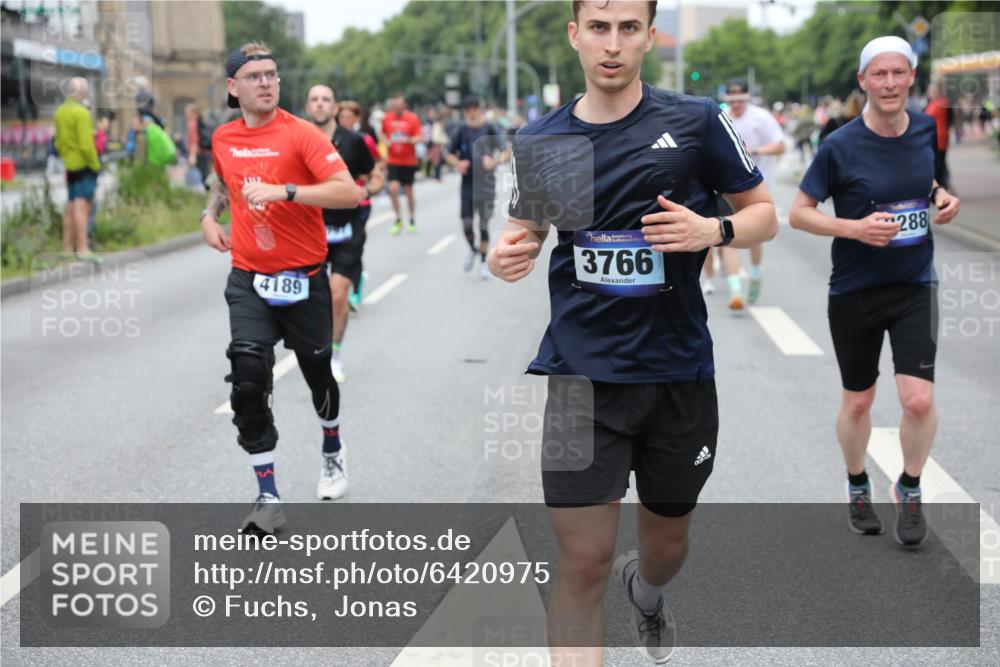 30.06.2024 - hella hamburg halbmarathon Fuchs,  Jonas http://msf.ph/oto/6420975 30.06.2024 11:14:07 20KM 2187, 2288, 2288, 2972, 3520, 3766, 4189, 4262, 4357, 4682, 4685, 4692, 5687, 6161, 6797, 7120, 7297, 8163, 8310, 9398, 10357, 10729, 11715, 12341, 12395, 13020, 13463 meine-sportfotos.de
