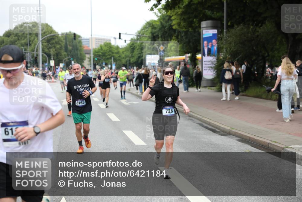 30.06.2024 - hella hamburg halbmarathon Fuchs,  Jonas http://msf.ph/oto/6421184 30.06.2024 11:14:10 20KM 2187, 2288, 2288, 2433, 2972, 3520, 3766, 4189, 4357, 4682, 4685, 4692, 5687, 6161, 6797, 7120, 8163, 8310, 8661, 9398, 9912, 9935, 10357, 10729, 12395, 13020, 13463 meine-sportfotos.de