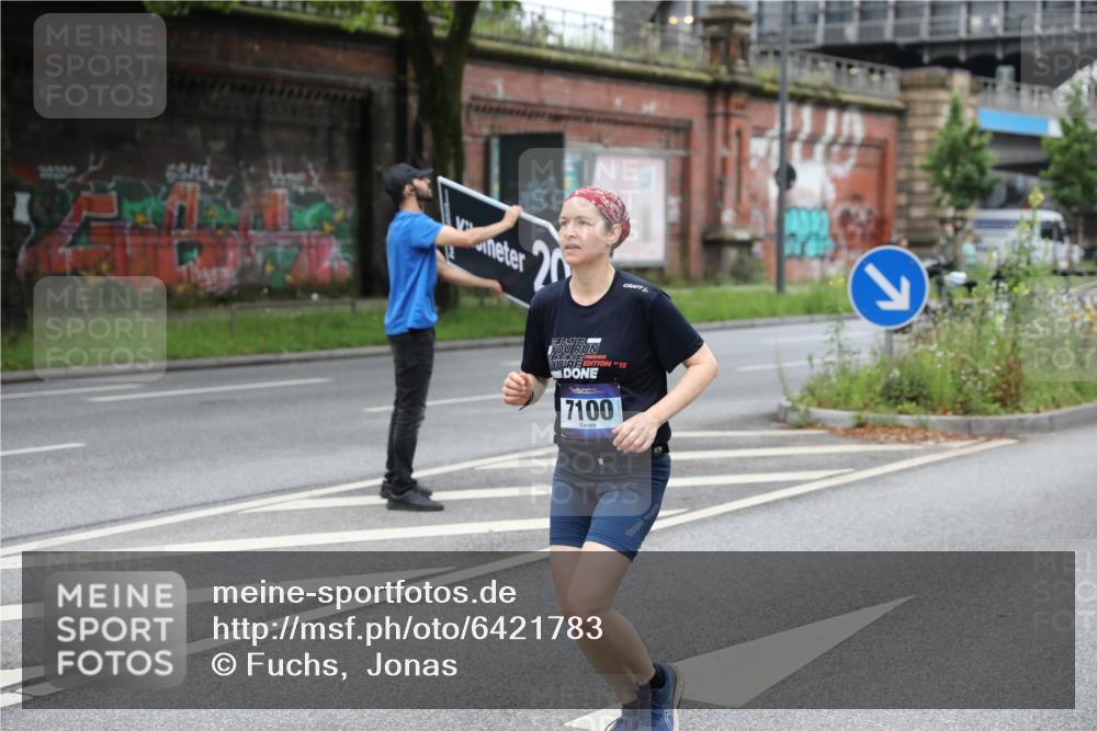 30.06.2024 - hella hamburg halbmarathon Fuchs,  Jonas http://msf.ph/oto/6421783 30.06.2024 11:14:19 20KM 1772, 1916, 1976, 2083, 2187, 2288, 2288, 2433, 2716, 2762, 2852, 3520, 3766, 3843, 4189, 4357, 4692, 5687, 6161, 6777, 6797, 6996, 7100, 8163, 8661, 9398, 9912, 9935, 10729, 11838, 12395, 13463 meine-sportfotos.de