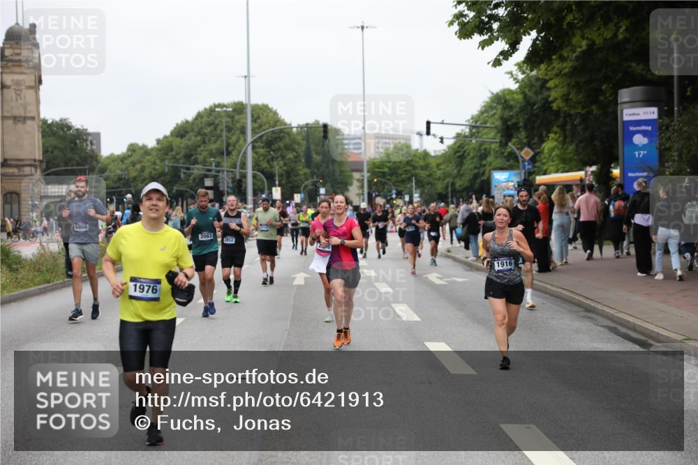 30.06.2024 - hella hamburg halbmarathon Fuchs,  Jonas http://msf.ph/oto/6421913 30.06.2024 11:14:22 20KM 1610, 1772, 1916, 1976, 2083, 2187, 2288, 2288, 2433, 2716, 2762, 2821, 2852, 3378, 3520, 3843, 4357, 4692, 5687, 6161, 6777, 6996, 7100, 8163, 8661, 9398, 9912, 9935, 10093, 10729, 11838, 13463 meine-sportfotos.de