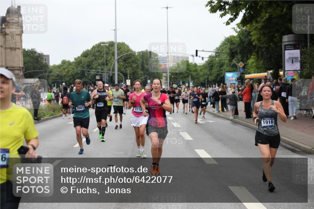 30.06.2024 - hella hamburg halbmarathon Fuchs,  Jonas http://msf.ph/oto/6422077 30.06.2024 11:14:24 20KM 1610, 1712, 1772, 1916, 1976, 2083, 2187, 2433, 2716, 2762, 2821, 2852, 3378, 3843, 4357, 4692, 5687, 6777, 6996, 7100, 8163, 8661, 9159, 9398, 9912, 9935, 10093, 10729, 11838, 13463 meine-sportfotos.de