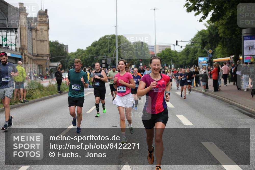 30.06.2024 - hella hamburg halbmarathon Fuchs,  Jonas http://msf.ph/oto/6422271 30.06.2024 11:14:25 20KM 1486, 1610, 1712, 1772, 1916, 1976, 2083, 2187, 2433, 2716, 2762, 2821, 2852, 3378, 3843, 4692, 5687, 6576, 6777, 6996, 7100, 8163, 8661, 9159, 9398, 9912, 9935, 10093, 10729, 11838, 13463 meine-sportfotos.de