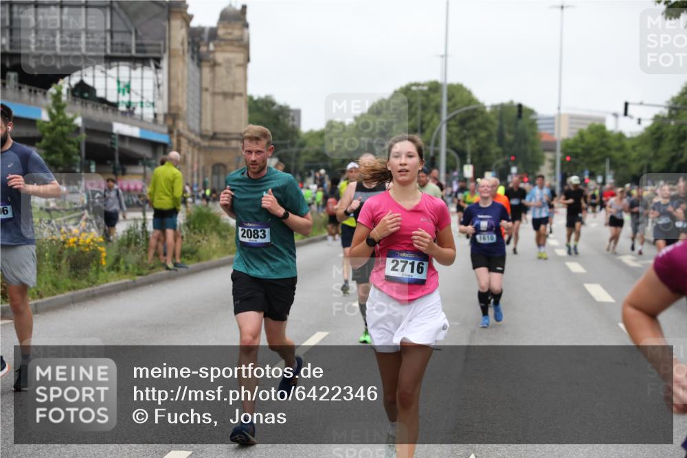 30.06.2024 - hella hamburg halbmarathon Fuchs,  Jonas http://msf.ph/oto/6422346 30.06.2024 11:14:26 20KM 1486, 1610, 1712, 1731, 1772, 1916, 1976, 2083, 2187, 2433, 2716, 2762, 2821, 2852, 3378, 3843, 4692, 5687, 6576, 6777, 6996, 7100, 8163, 8661, 9047, 9159, 9398, 9912, 9935, 10093, 10116, 11838, 13463 meine-sportfotos.de