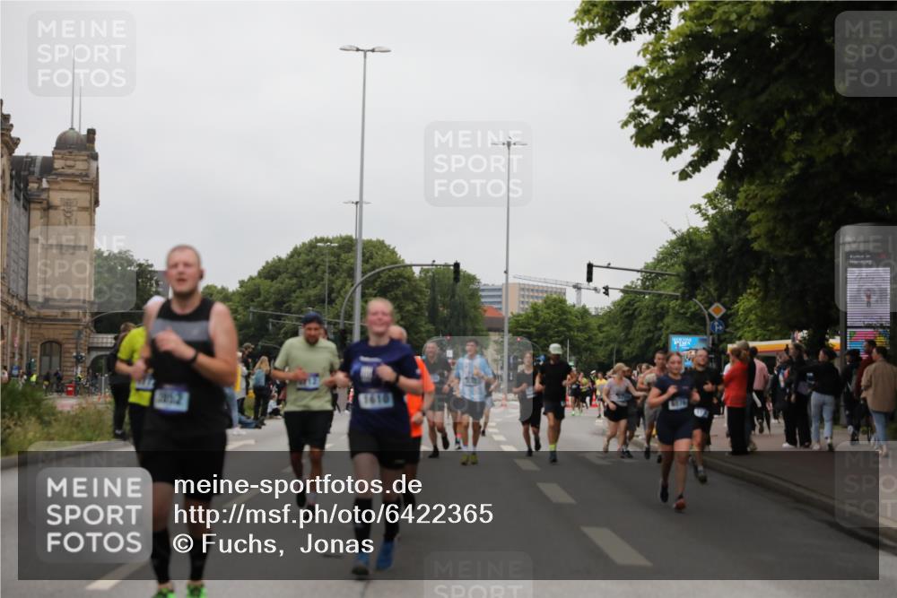 30.06.2024 - hella hamburg halbmarathon Fuchs,  Jonas http://msf.ph/oto/6422365 30.06.2024 11:14:27 20KM 1486, 1610, 1712, 1731, 1772, 1916, 1976, 2083, 2187, 2433, 2716, 2762, 2821, 2852, 3378, 3843, 4692, 5687, 6576, 6777, 6996, 7100, 8163, 8661, 9047, 9159, 9398, 9912, 9935, 10093, 10116, 11838, 13463 meine-sportfotos.de