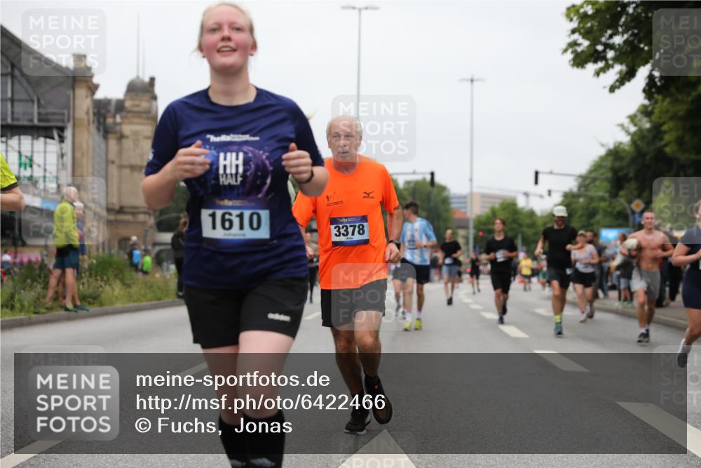 30.06.2024 - hella hamburg halbmarathon Fuchs,  Jonas http://msf.ph/oto/6422466 30.06.2024 11:14:29 20KM 1049, 1486, 1610, 1712, 1731, 1772, 1916, 1976, 2083, 2187, 2433, 2716, 2762, 2821, 2852, 3378, 3843, 4692, 6576, 6777, 6996, 7100, 8163, 8661, 9047, 9159, 9912, 9935, 10093, 10116, 11838, 13463 meine-sportfotos.de