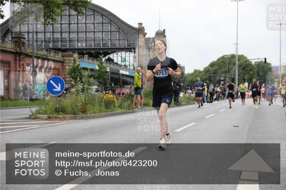 30.06.2024 - hella hamburg halbmarathon Fuchs,  Jonas http://msf.ph/oto/6423200 30.06.2024 11:14:40 20KM 1049, 1486, 1610, 1712, 1731, 1772, 1916, 1976, 2083, 2821, 2852, 3378, 3541, 3542, 3738, 3843, 6576, 6777, 6996, 8901, 9047, 9159, 9651, 9753, 10093, 10106, 10116, 11398, 11418, 11783, 11838, 13465 meine-sportfotos.de