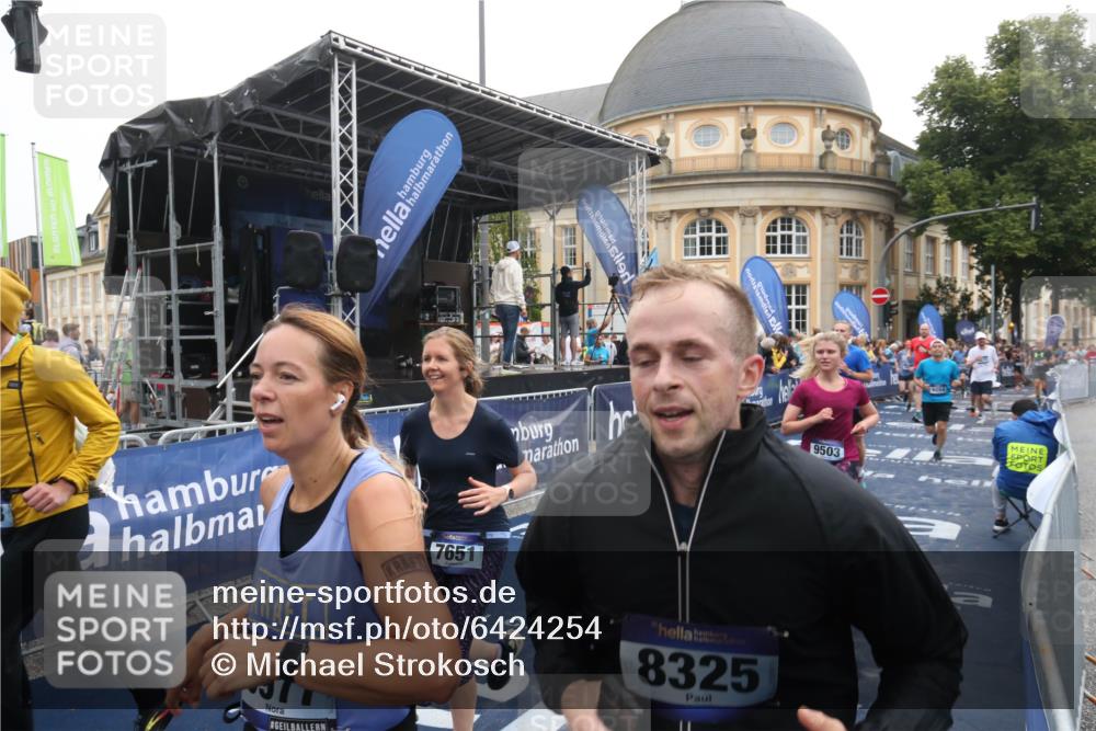 30.06.2024 - hella hamburg halbmarathon Michael Strokosch http://msf.ph/oto/6424254 30.06.2024 11:12:37 Ziel 2659, 2872, 4988, 5211, 6054, 6302, 6327, 6462, 6463, 7651, 7702, 8325, 8512, 9314, 9503, 9977, 12236 meine-sportfotos.de