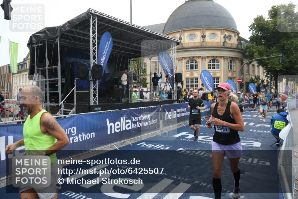 30.06.2024 - hella hamburg halbmarathon Michael Strokosch http://msf.ph/oto/6425507 30.06.2024 11:12:53 Ziel 985, 1372, 1386, 1515, 2728, 5091, 5712, 8217, 8374, 9038, 10280, 11927, 12281 meine-sportfotos.de