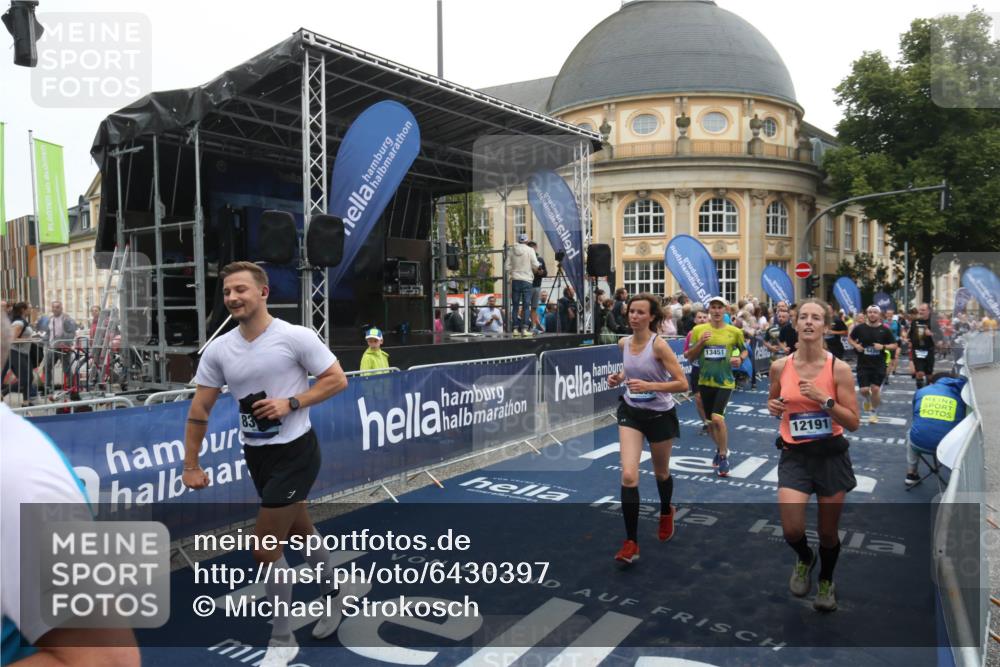 30.06.2024 - hella hamburg halbmarathon Michael Strokosch http://msf.ph/oto/6430397 30.06.2024 11:14:13 Ziel 1042, 1069, 1925, 2348, 2895, 3073, 3916, 4755, 5581, 6320, 6321, 8342, 8838, 9420, 12155, 12191, 12205, 12212, 13032, 13337, 13451 meine-sportfotos.de
