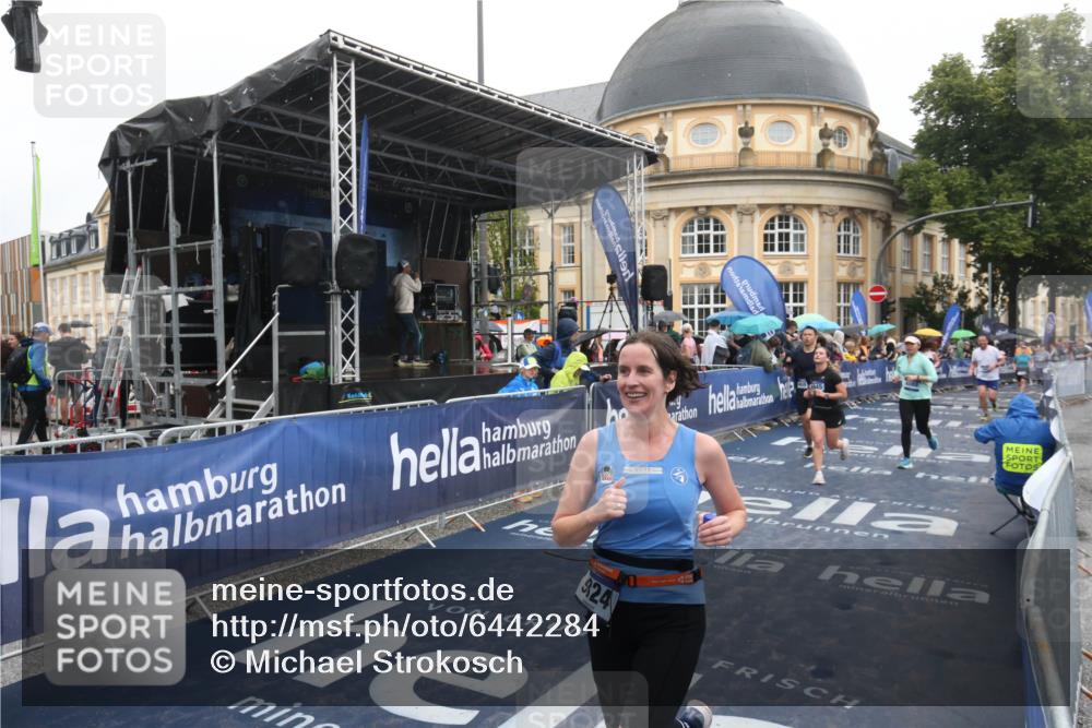 30.06.2024 - hella hamburg halbmarathon Michael Strokosch http://msf.ph/oto/6442284 30.06.2024 12:23:15 Ziel 3421, 4087, 4088, 4945, 9324 meine-sportfotos.de