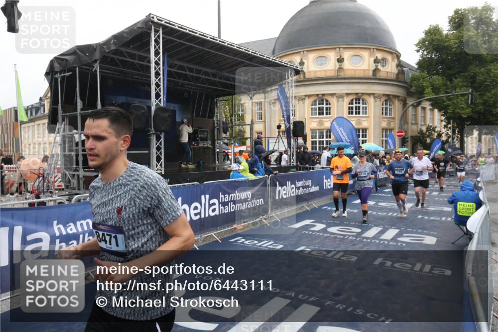 30.06.2024 - hella hamburg halbmarathon Michael Strokosch http://msf.ph/oto/6443111 30.06.2024 12:23:27 Ziel 720, 766, 4155, 4156, 8471, 11779, 11866 meine-sportfotos.de