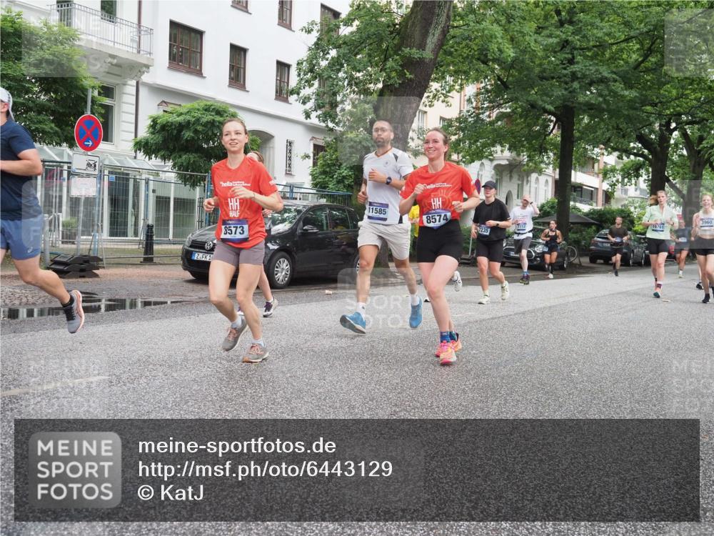 30.06.2024 - hella hamburg halbmarathon KatJ http://msf.ph/oto/6443129 30.06.2024 10:40:25 Laufen KM 15 2084, 2100, 2188, 2461, 2462, 2691, 2726, 2740, 2741, 2947, 3124, 3534, 3935, 3960, 3961, 4004, 4842, 4881, 5133, 5168, 5529, 5888, 6644, 6743, 6993, 7152, 7234, 7235, 7236, 7289, 7733, 8091, 8094, 8100, 8156, 8158, 8452, 8515, 8555, 8573, 8574, 8754, 9347, 9363, 10208, 10717, 10761, 10903, 11585, 11883, 12486, 12502, 13059, 13357, 13471 meine-sportfotos.de
