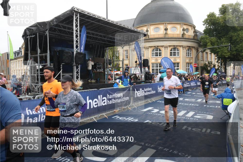 30.06.2024 - hella hamburg halbmarathon Michael Strokosch http://msf.ph/oto/6443370 30.06.2024 12:23:30 Ziel 766, 2558, 3909, 4155, 4156, 11866, 13470 meine-sportfotos.de