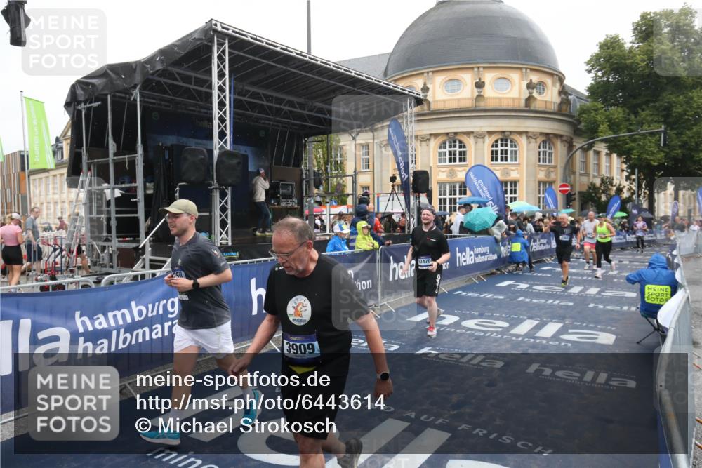 30.06.2024 - hella hamburg halbmarathon Michael Strokosch http://msf.ph/oto/6443614 30.06.2024 12:23:34 Ziel 2065, 2558, 3909, 6459, 11866, 13450, 13470 meine-sportfotos.de