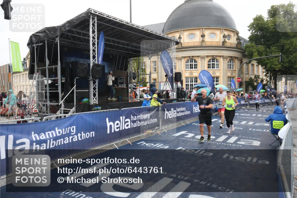 30.06.2024 - hella hamburg halbmarathon Michael Strokosch http://msf.ph/oto/6443761 30.06.2024 12:23:37 Ziel 2065, 2558, 3909, 6459, 10852, 13450, 13470 meine-sportfotos.de