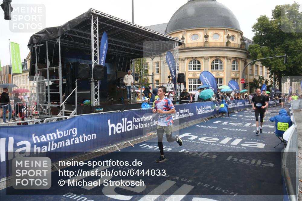30.06.2024 - hella hamburg halbmarathon Michael Strokosch http://msf.ph/oto/6444033 30.06.2024 12:23:42 Ziel 3795, 6459, 7520, 7840, 10852, 13450 meine-sportfotos.de