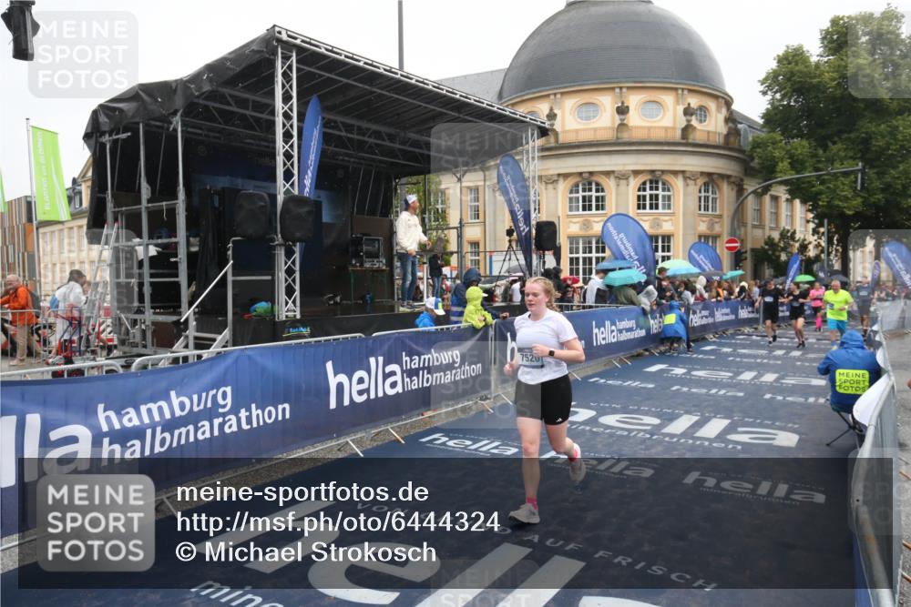30.06.2024 - hella hamburg halbmarathon Michael Strokosch http://msf.ph/oto/6444324 30.06.2024 12:23:48 Ziel 1466, 3795, 5525, 5526, 7520 meine-sportfotos.de