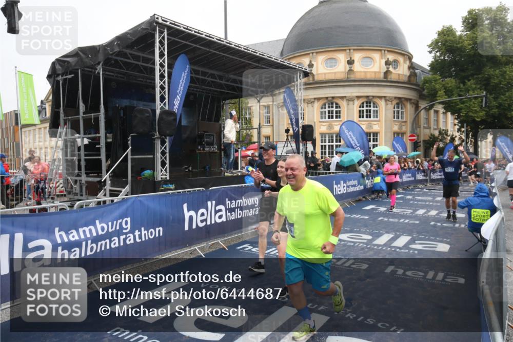 30.06.2024 - hella hamburg halbmarathon Michael Strokosch http://msf.ph/oto/6444687 30.06.2024 12:23:54 Ziel 1466, 4701, 4702, 5525, 5526 meine-sportfotos.de