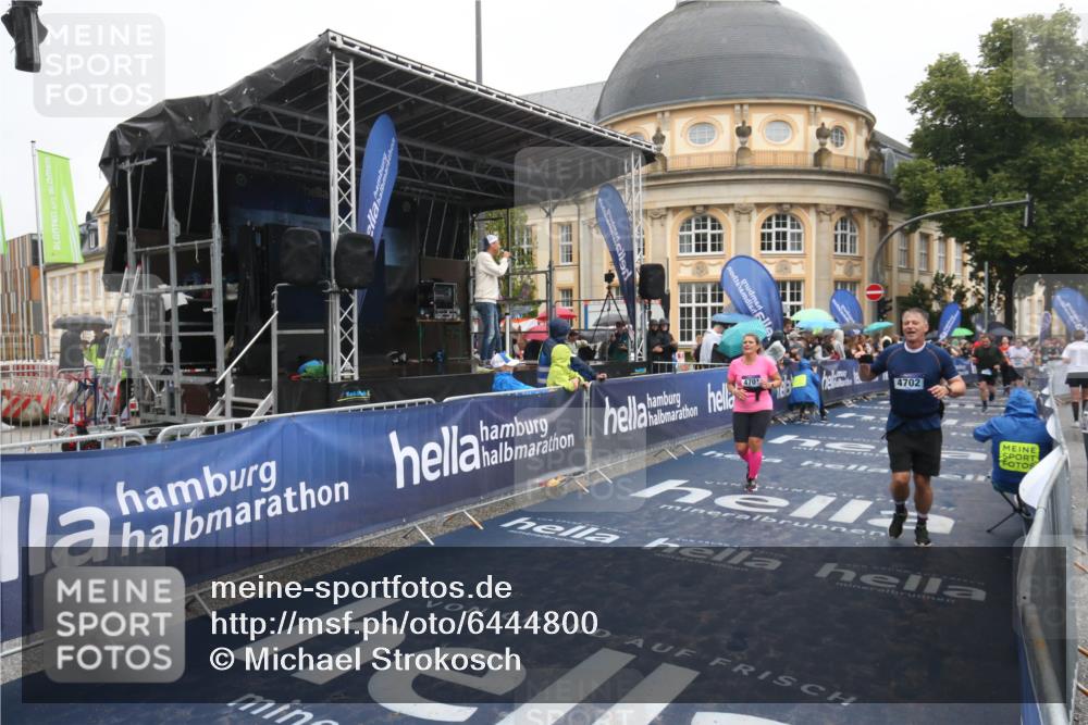 30.06.2024 - hella hamburg halbmarathon Michael Strokosch http://msf.ph/oto/6444800 30.06.2024 12:23:56 Ziel 1466, 4339, 4701, 4702, 5525, 5526 meine-sportfotos.de