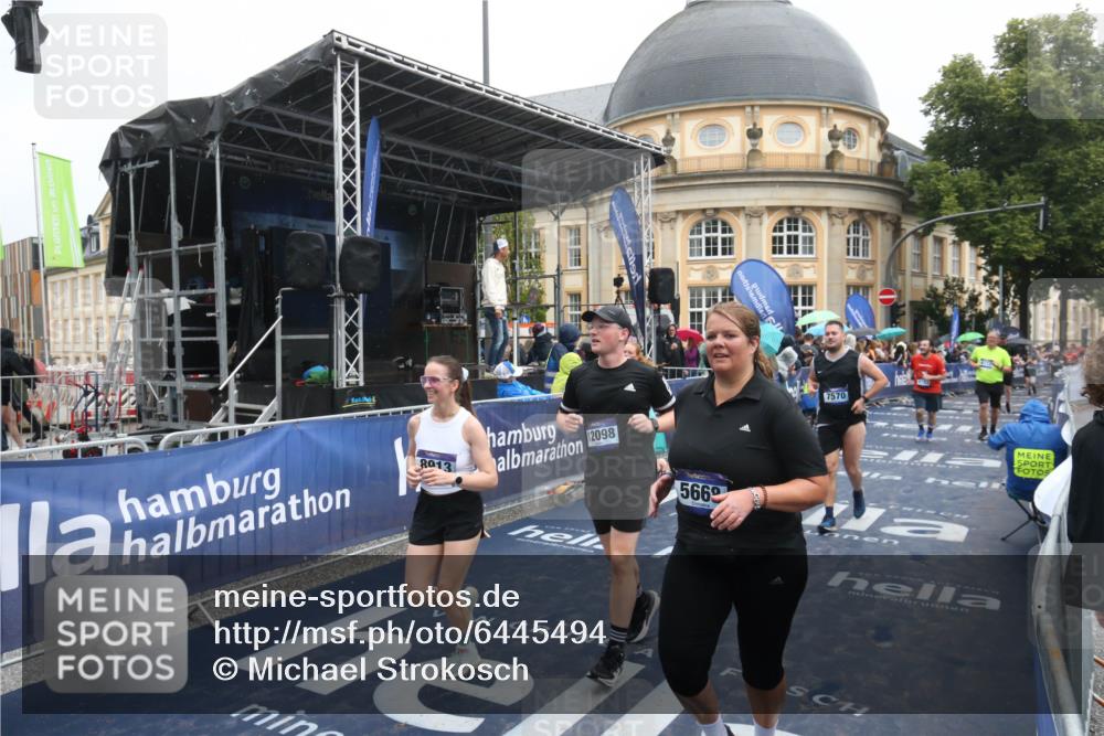 30.06.2024 - hella hamburg halbmarathon Michael Strokosch http://msf.ph/oto/6445494 30.06.2024 12:24:09 Ziel 3992, 5516, 5668, 7570, 7983, 8913, 9783, 11647, 12098 meine-sportfotos.de