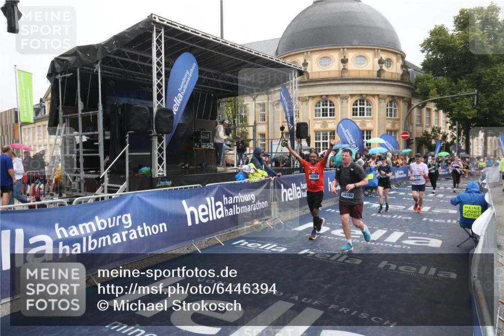 30.06.2024 - hella hamburg halbmarathon Michael Strokosch http://msf.ph/oto/6446394 30.06.2024 12:24:25 Ziel 3101, 3349, 3675, 4655, 4941, 6712, 9098, 10182 meine-sportfotos.de