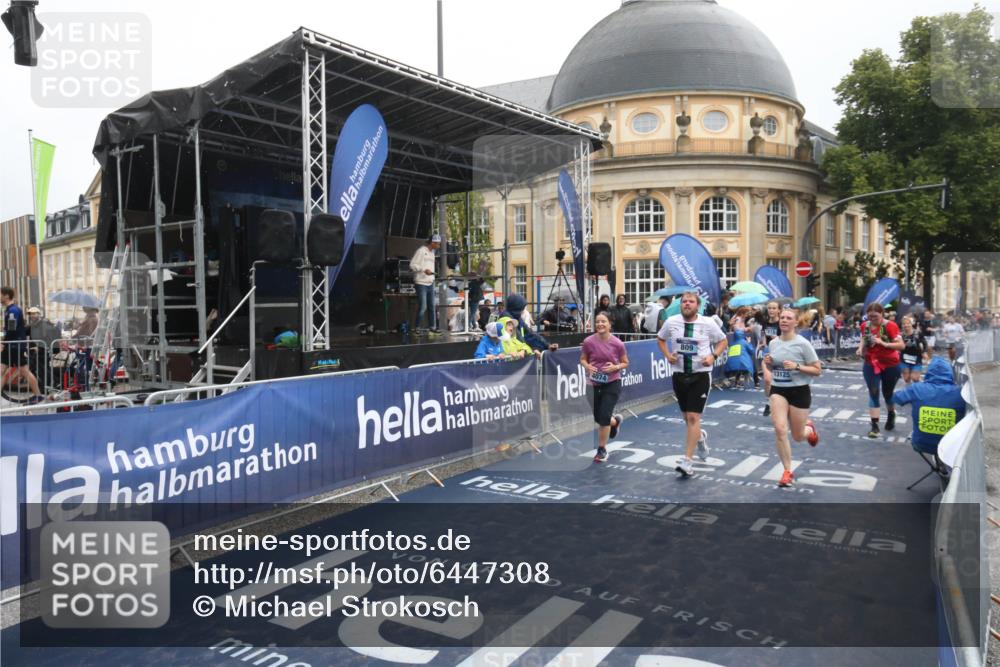 30.06.2024 - hella hamburg halbmarathon Michael Strokosch http://msf.ph/oto/6447308 30.06.2024 12:24:40 Ziel 809, 3728, 4074, 7815, 9882, 10863, 12274, 13125 meine-sportfotos.de