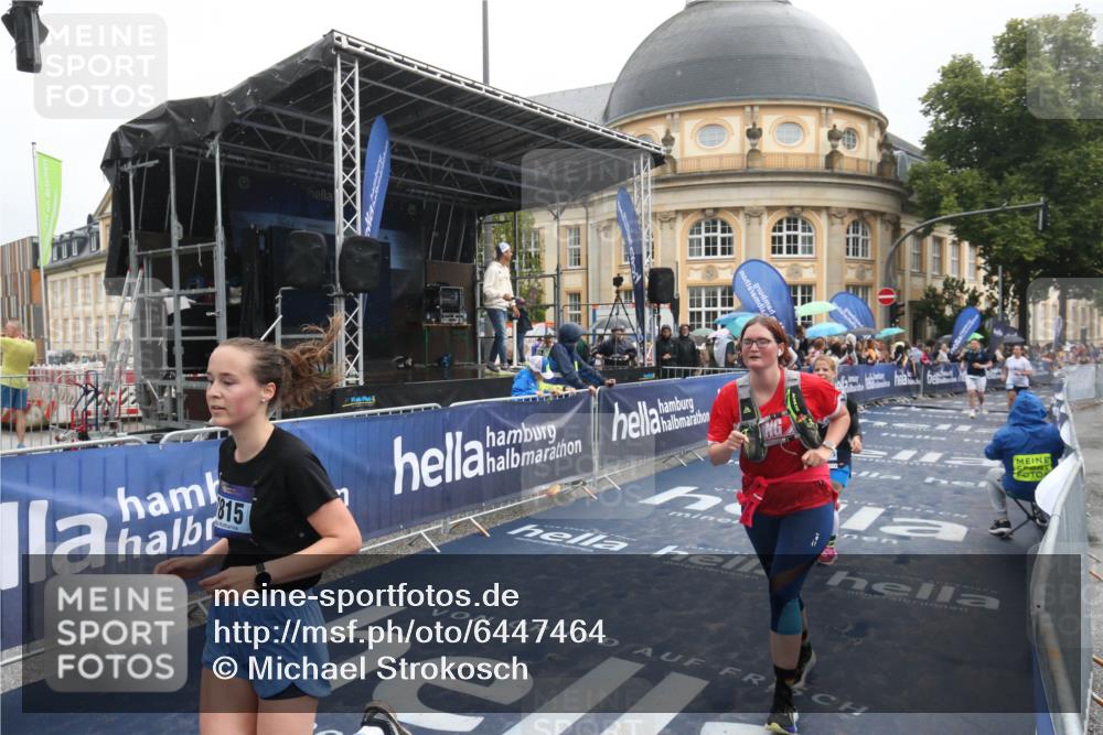30.06.2024 - hella hamburg halbmarathon Michael Strokosch http://msf.ph/oto/6447464 30.06.2024 12:24:43 Ziel 809, 2507, 3728, 4074, 7815, 12274, 13125 meine-sportfotos.de
