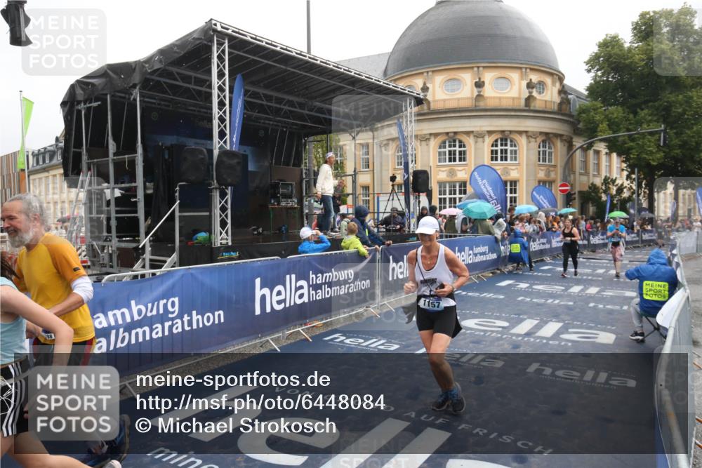 30.06.2024 - hella hamburg halbmarathon Michael Strokosch http://msf.ph/oto/6448084 30.06.2024 12:24:57 Ziel 1157, 3721, 3788, 3790, 5470, 6036, 6037 meine-sportfotos.de